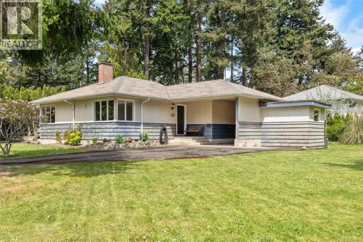 House for sale: 4047 Haro Rd, Saanich
