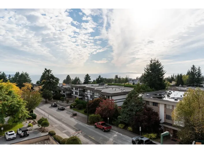 405 1480 FOSTER STREET, White Rock