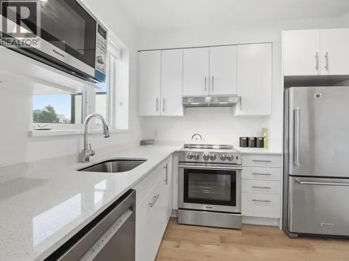 405 2137 CHESTERFIELD AVENUE, North Vancouver