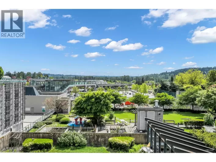 405 2992 GLEN DRIVE, Coquitlam