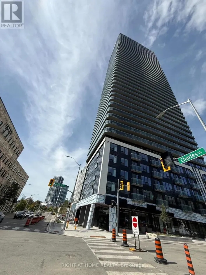 Apartment for rent: 405 - 30 FRANCIS STREET S, Kitchener
