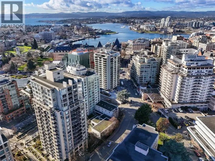 405 751 Fairfield Rd, Victoria