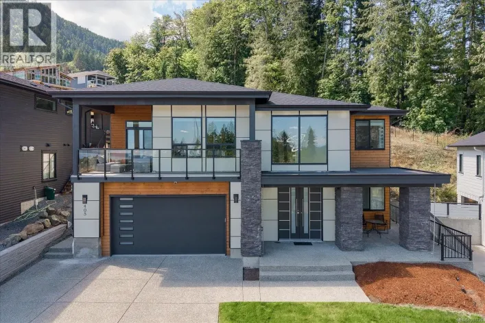 405 Colonia Dr S, Ladysmith