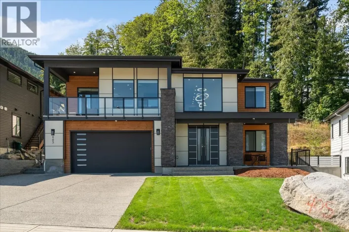 405 Colonia Dr S, Ladysmith