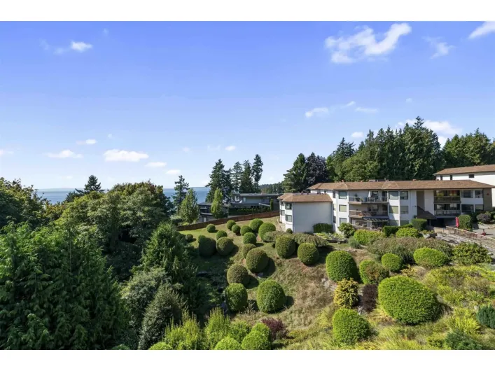 406 1350 VIDAL STREET, White Rock