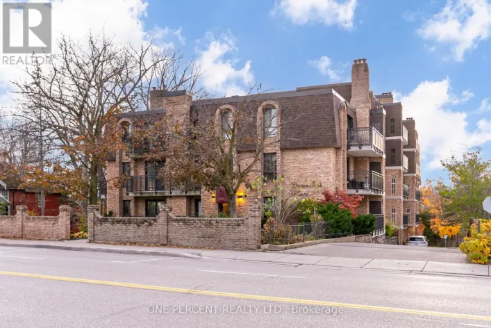 406 - 15390 YONGE STREET, Aurora