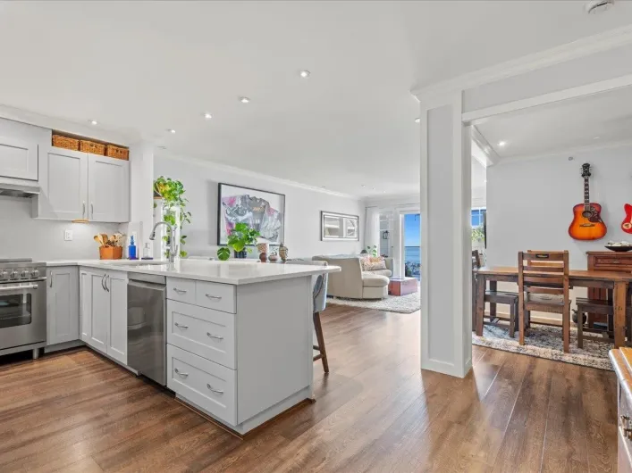 406 15621 MARINE DRIVE, White Rock