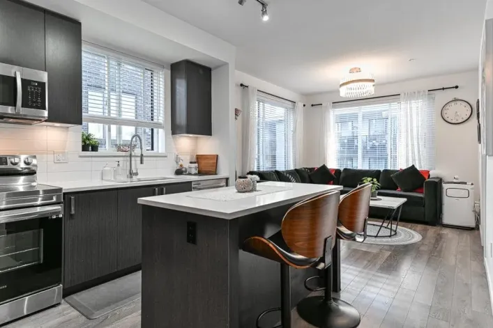 406 15815 85 AVENUE, Surrey