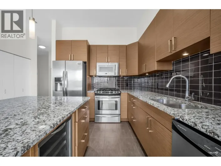 406 288 HAMPTON STREET, New Westminster