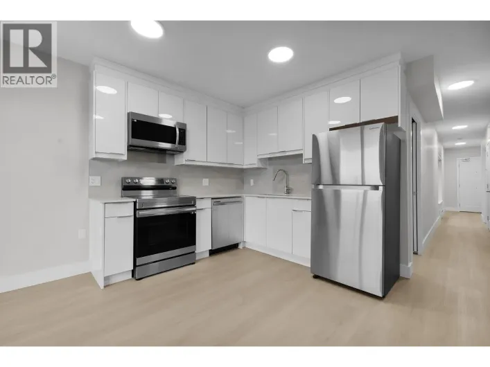 406 3050 KINGSWAY, Vancouver