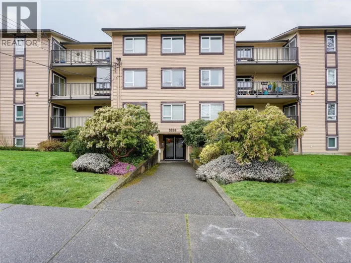 406 3258 Alder St, Saanich