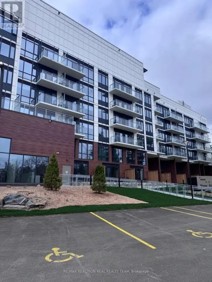 407 - 100 CARRICK TRAIL, Gravenhurst)