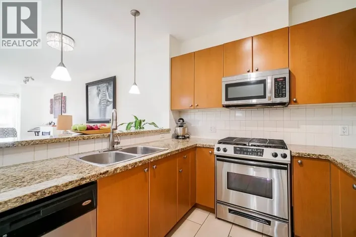 407 14 E ROYAL AVENUE, New Westminster