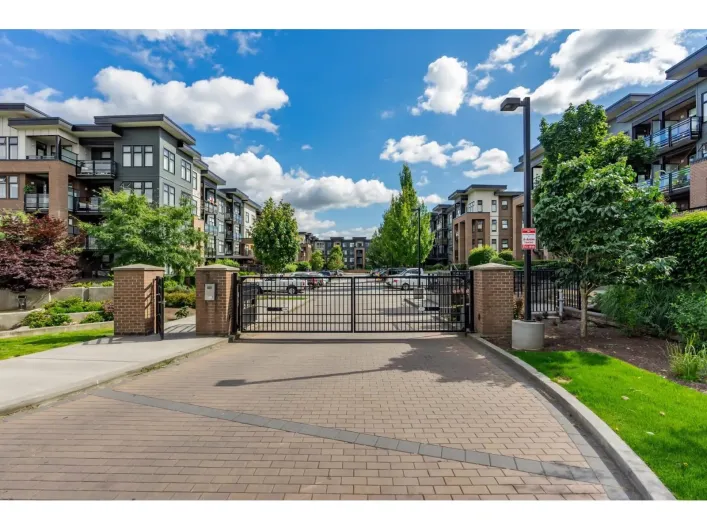 407 20068 FRASER HIGHWAY, Langley