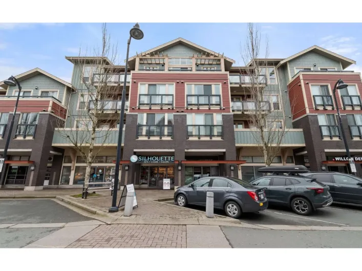 407 45530 MARKET WAY|Garrison Crossing, Chilliwack