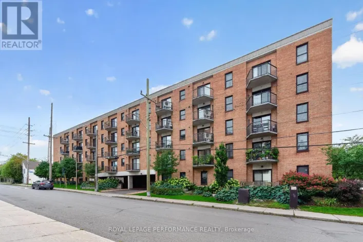 Apartment for sale: 407 - 50 BURNSIDE AVENUE, Ottawa