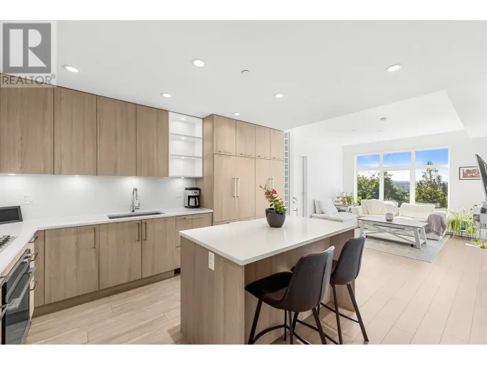 407 733 E 3RD STREET, North Vancouver