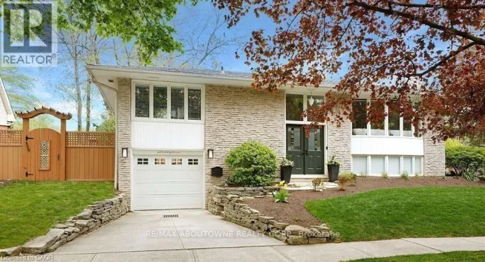 407 CANTERBURY Crescent, Oakville
