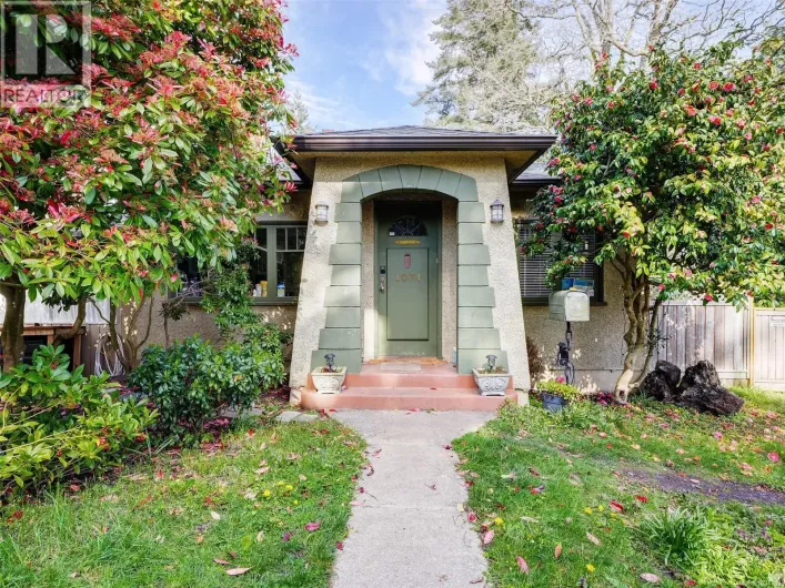 4071 Cedar Hill Rd, Saanich