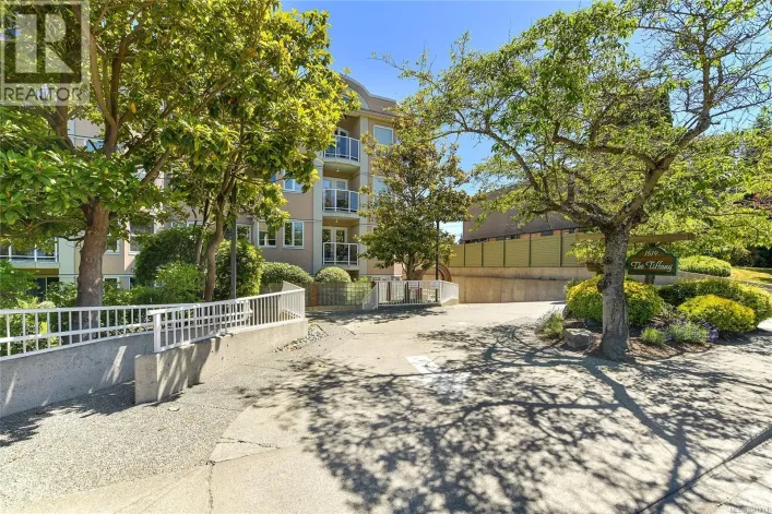 408 1519 Hillside Ave, Victoria
