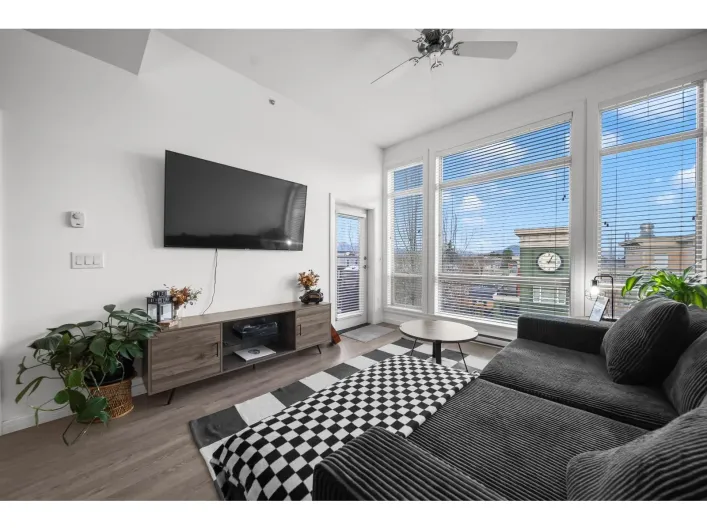 408 45530 MARKET WAY|Garrison Crossing, Chilliwack