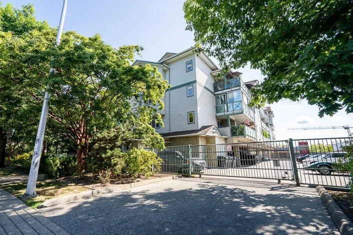408 6390 196 STREET, Langley