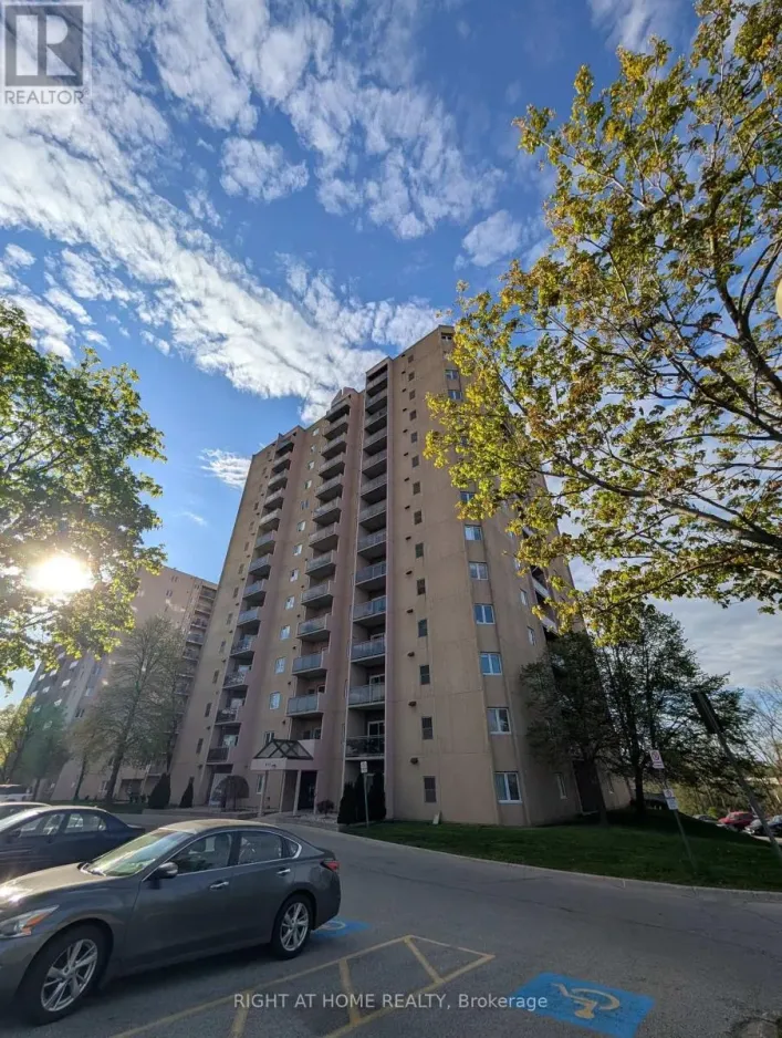 408 - 860 COMMISSIONERS ROAD E, London South