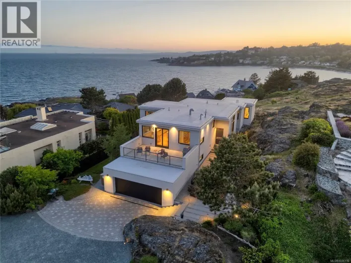 408 Newport Ave, Oak Bay