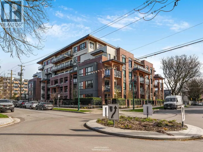 409 2550 GARDEN DRIVE, Vancouver