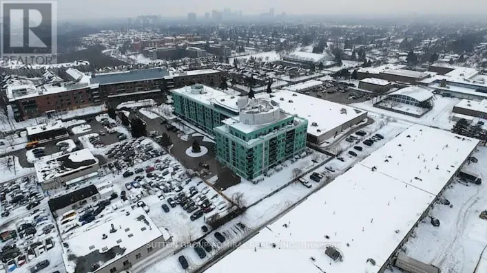 409 - 60 FAIRFAX CRESCENT, Toronto