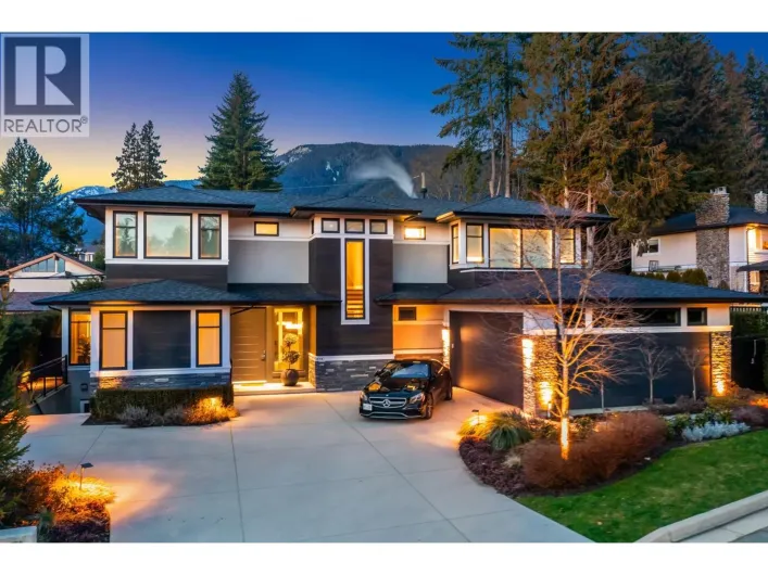4090 SUNNYCREST DRIVE, North Vancouver