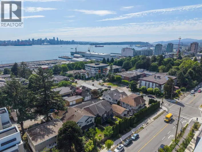 409-411 417-419 E 3RD STREET, North Vancouver