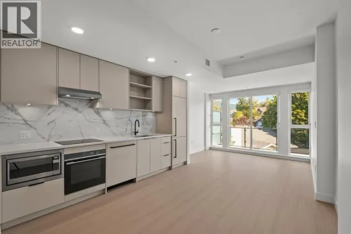 41* 422 E 3RD STREET, North Vancouver