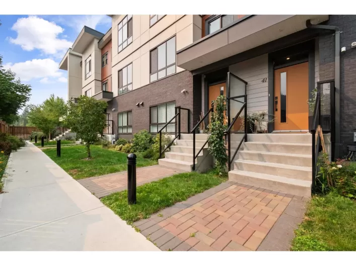 41 45500 CAMPUS DRIVE|Garrison Crossing, Chilliwack