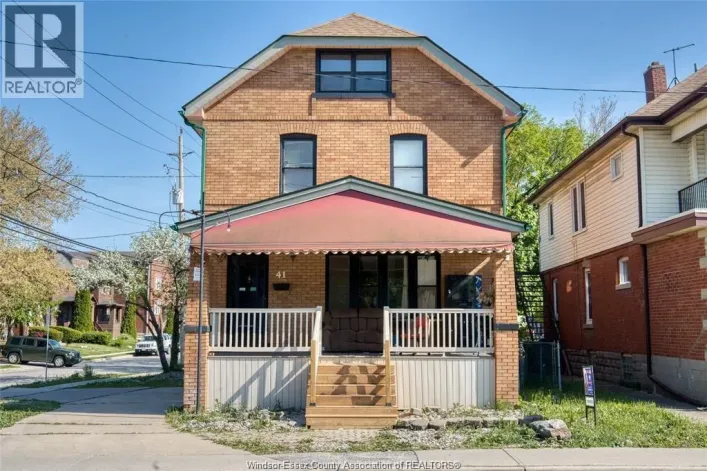41 Giles BOULEVARD, Windsor