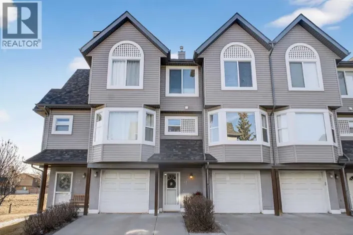 41 Sandarac Villas NW, Calgary