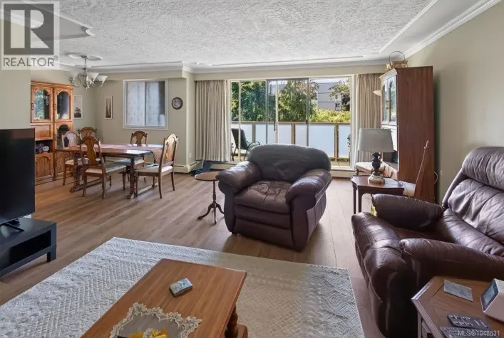 410 1025 Inverness Rd, Saanich