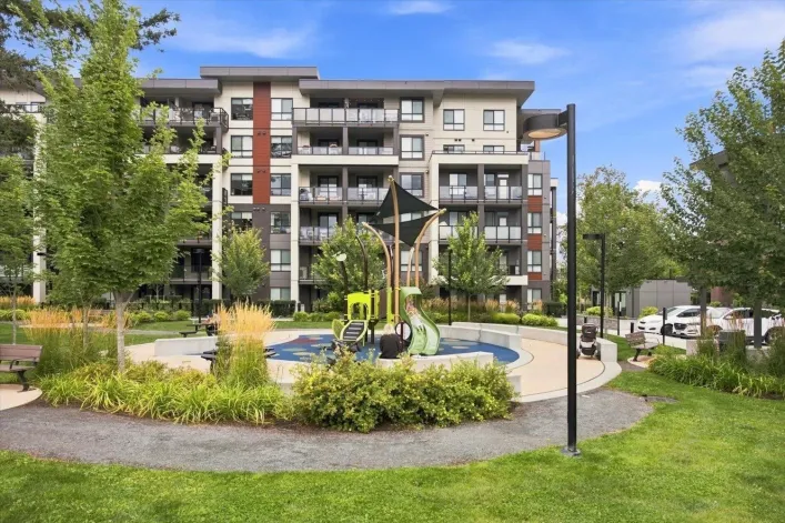 410 45511 CAMPUS DRIVE|Garrison Crossing, Chilliwack