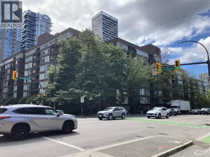 411 1330 BURRARD STREET, Vancouver
