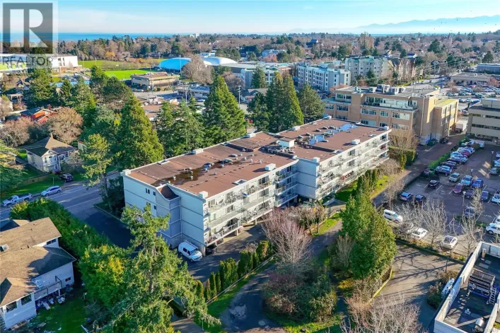 411 2022 Foul Bay Rd, Victoria