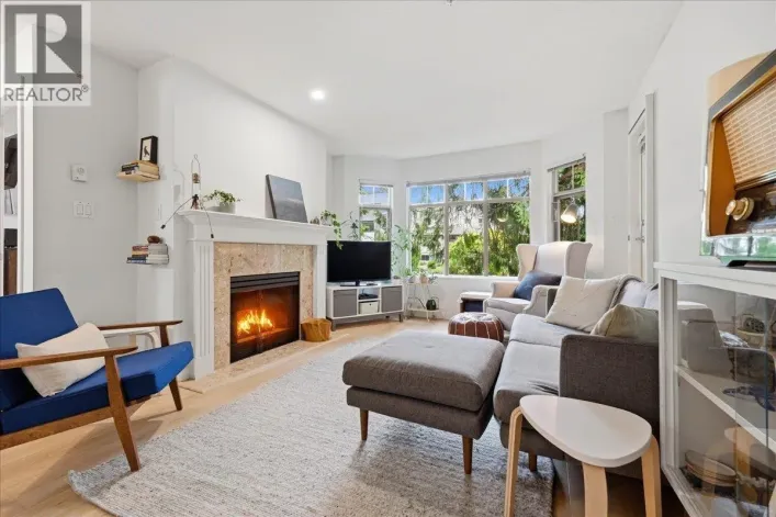 411 2059 CHESTERFIELD AVENUE, North Vancouver