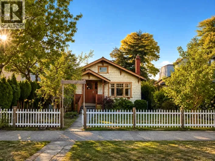 4117 W 11TH AVENUE, Vancouver
