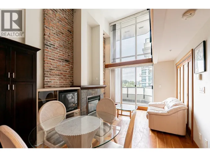 412 10 RENAISSANCE SQUARE, New Westminster