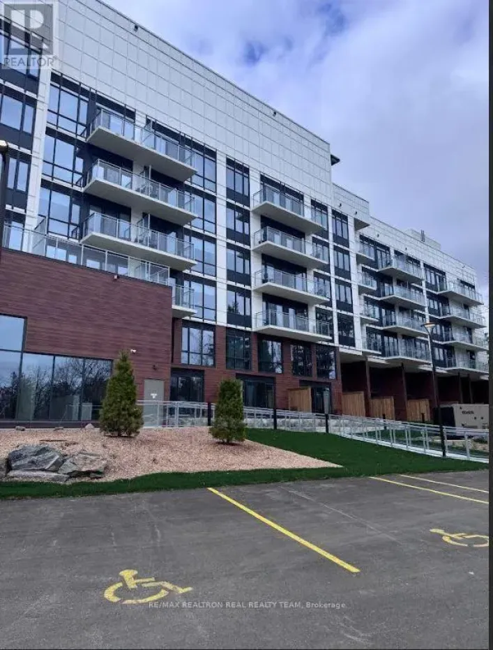412 - 100 CARRICK TRAIL, Gravenhurst)