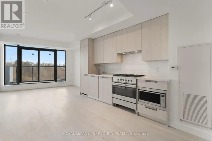 412 - 160 KINGSWAY CRESCENT, Toronto