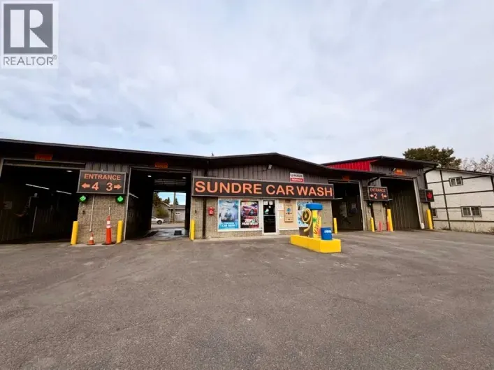 412 Main Avenue W, Sundre