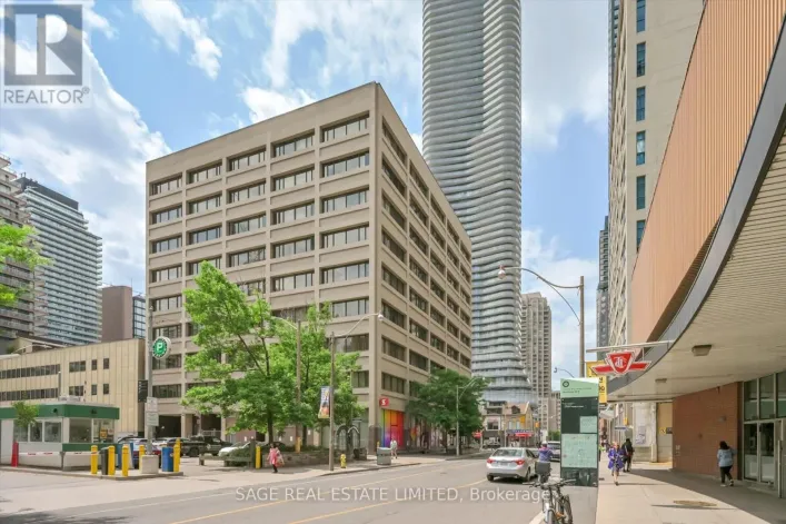 413 - 555 YONGE STREET, Toronto