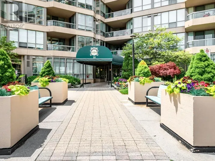 Apartment for sale: 414 - 20 GUILDWOOD PARKWAY, Toronto