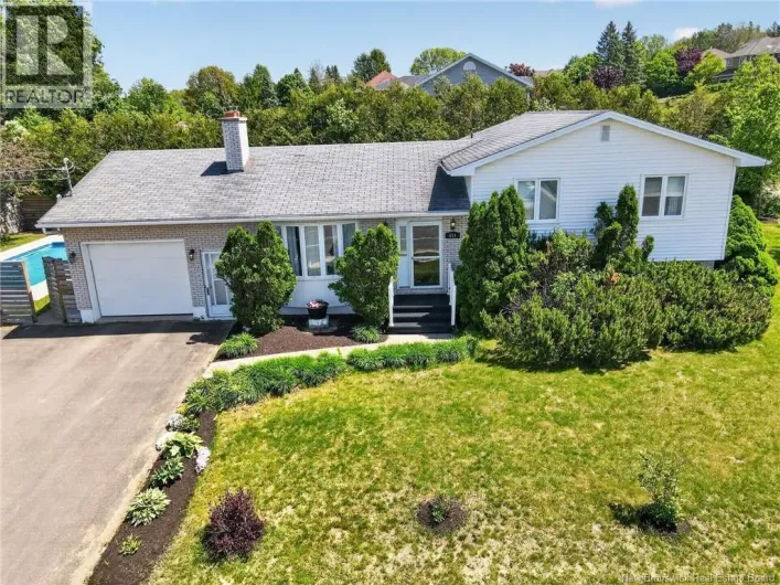 House for sale: 414 Amirault Street, Dieppe
