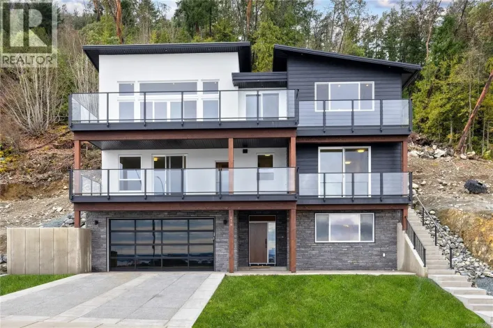 414 Thetis Dr, Ladysmith